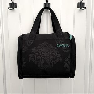 Dakine hanging toiletry bag